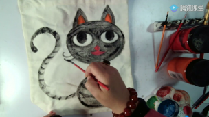 手绘帆布包上的小猫咪--公开课视频国画工笔写意水墨书法硬笔毛笔花鸟老虎山水虾牡丹百合花莲花网课